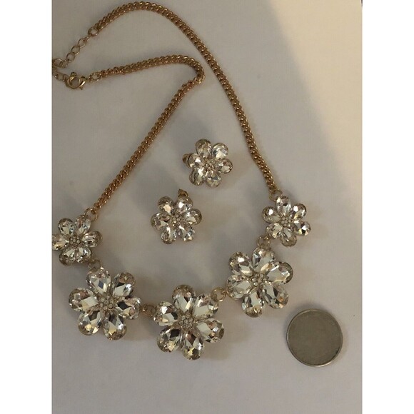 Crystal Rhinestone Daisy Flower Statement necklace 20” Matching Pierced Earr - Picture 7 of 7